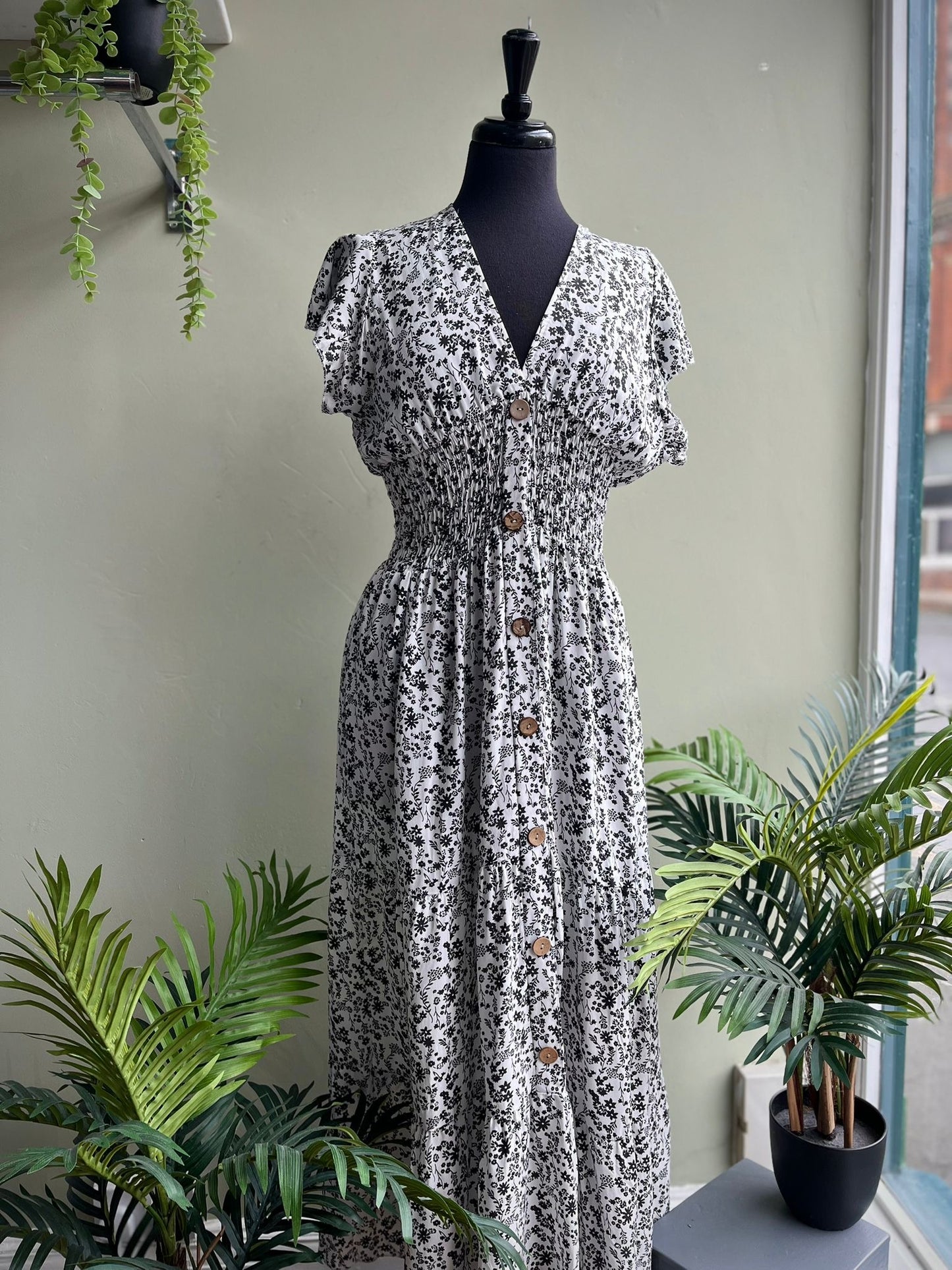 Meadow Ditsy Print Shirred Waist Maxi Dress With Short Frill Sleeves - Black Or Blue