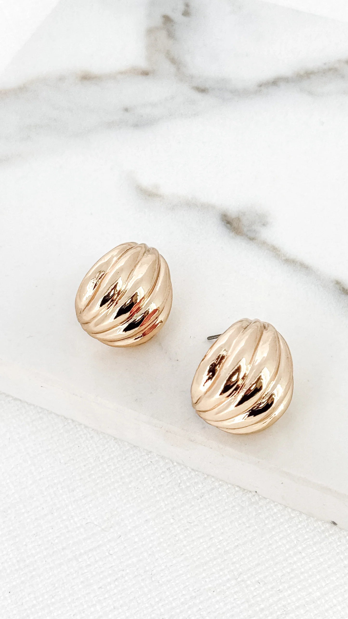 Envy Jewellery Ribbed Teardrop Earrings - Gold Toned
