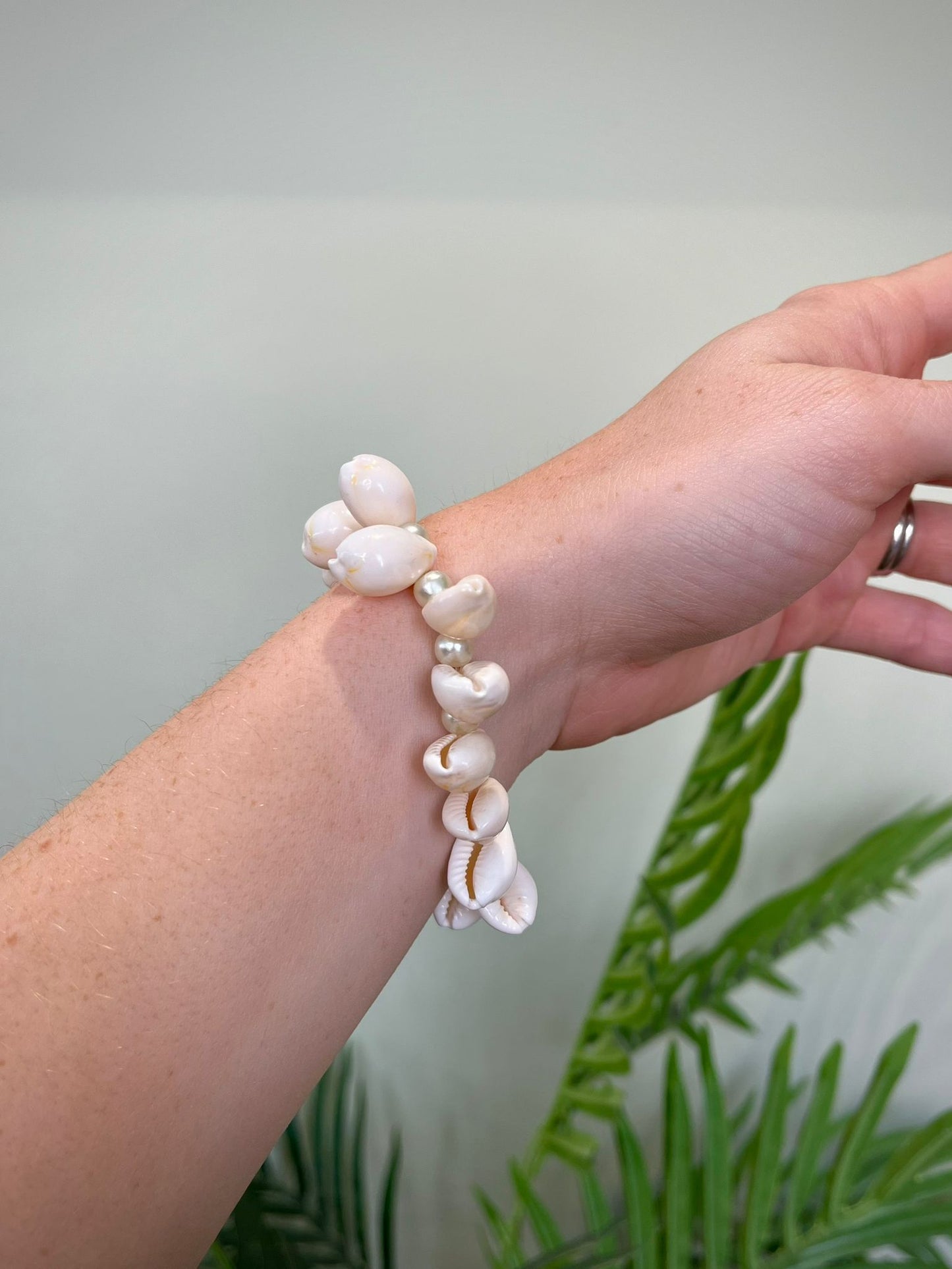 Beachy Handmade Shell & Faux Pearl Stretch Bracelet