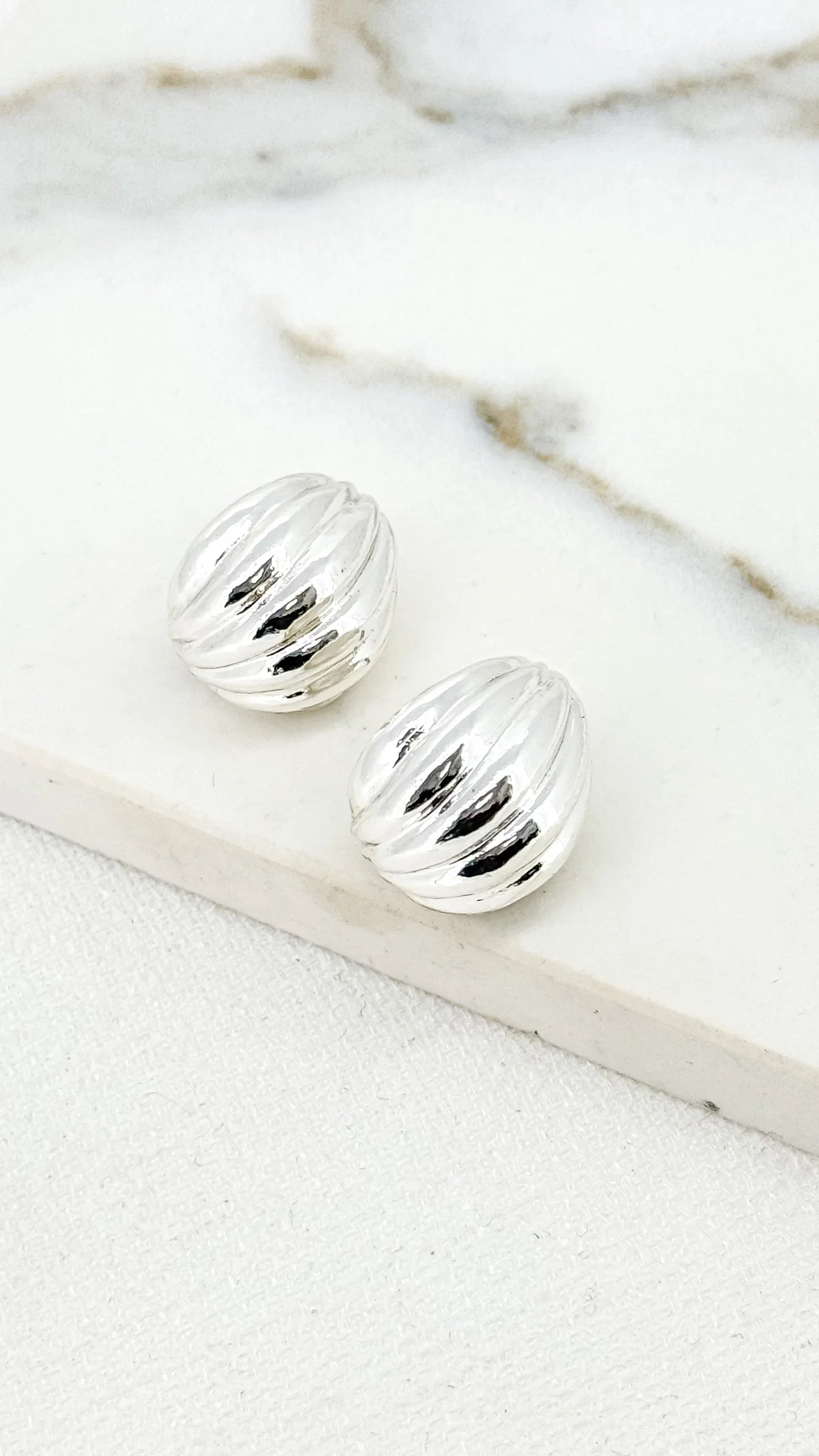 Envy Jewellery Ribbed Teardrop Earrings - Silver Toned