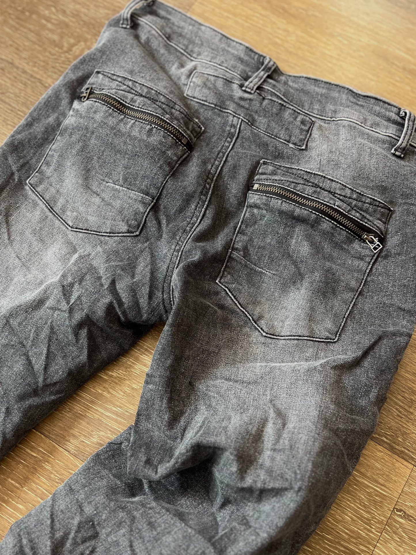 Melly & Co Grey Wash Denim Button & Zip Front Jeans