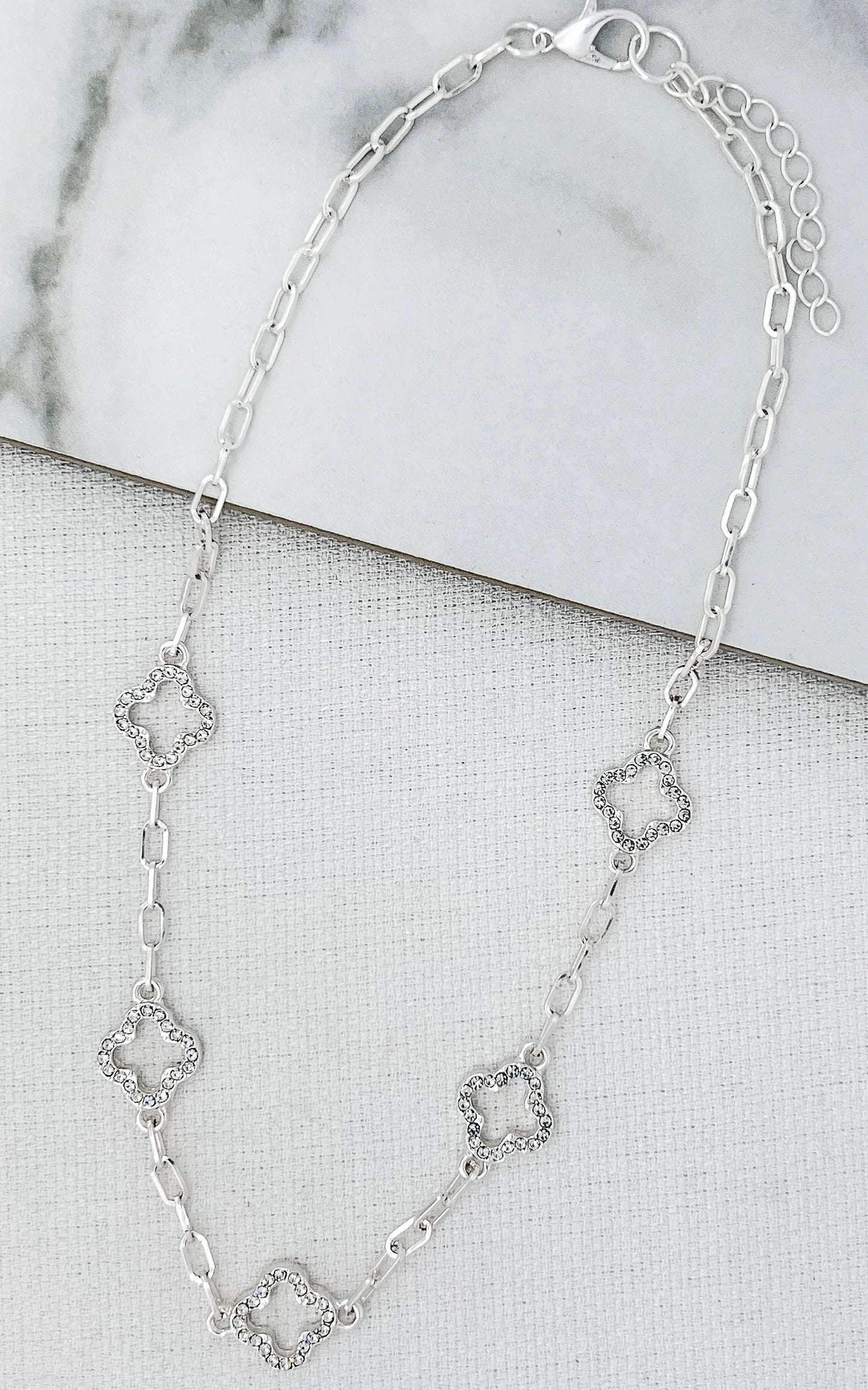 Envy Jewellery Short silver necklace with diamante fleurs