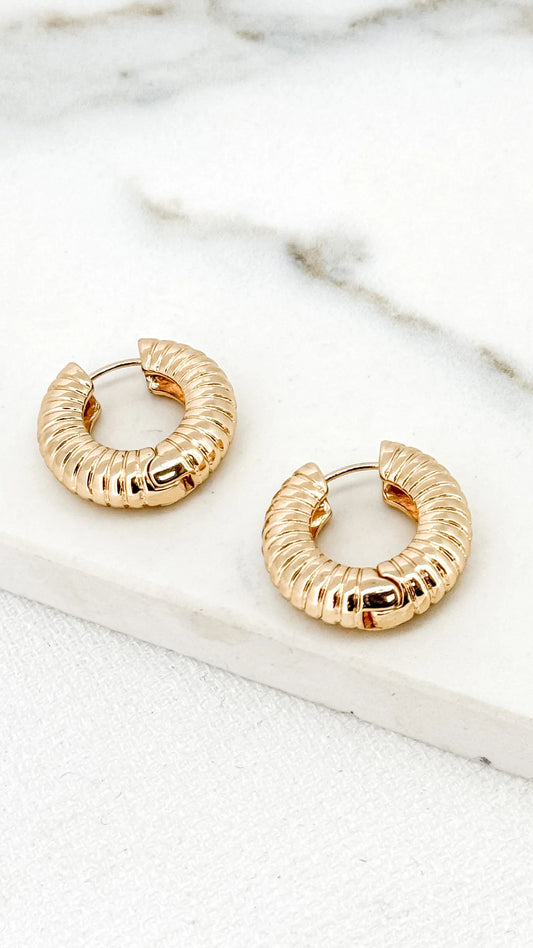 Envy Jewellery Ribbed Huggie Hoop Earrings - Gold