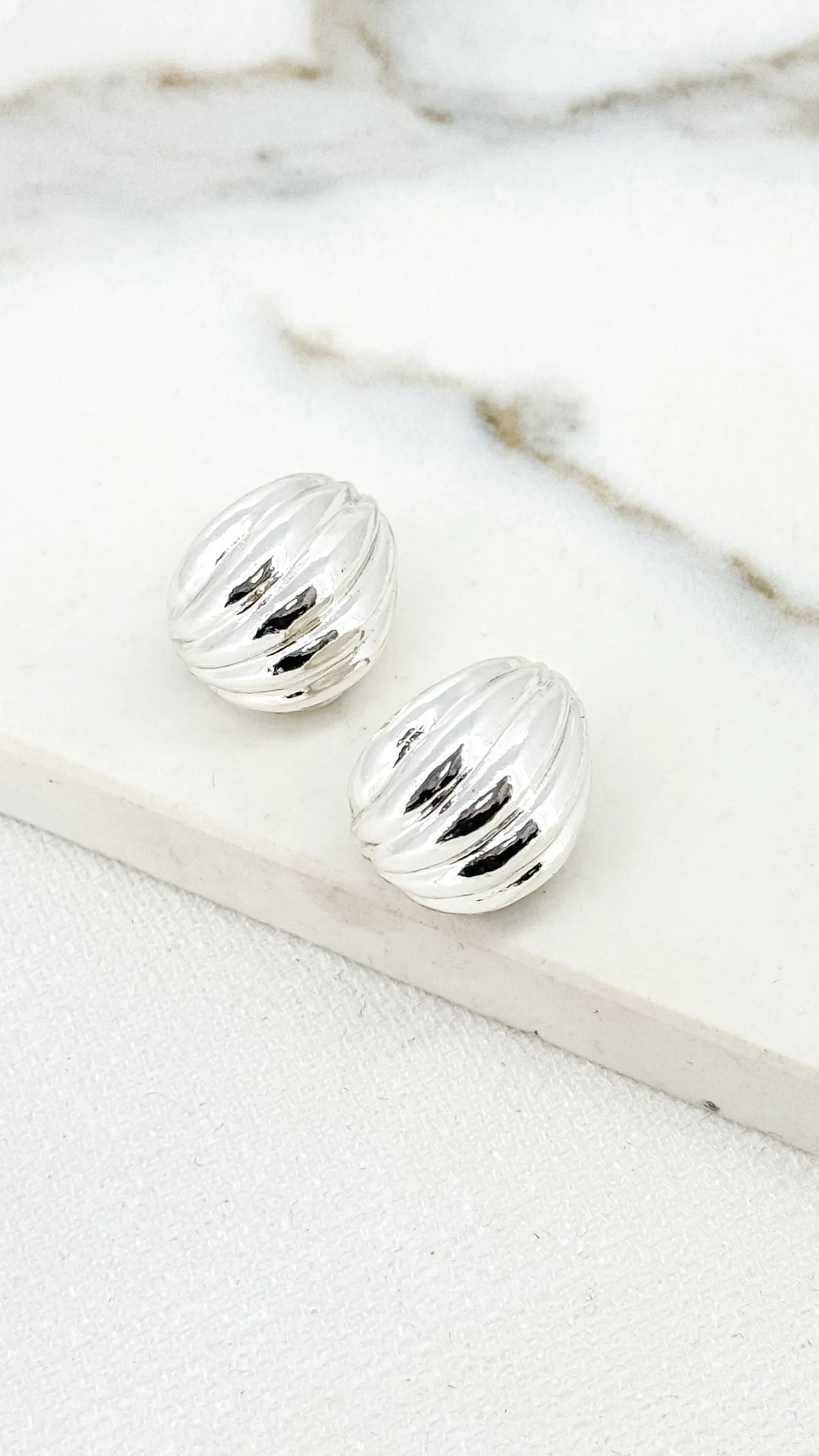 Envy Jewellery Ribbed Teardrop Earrings - Silver Toned 