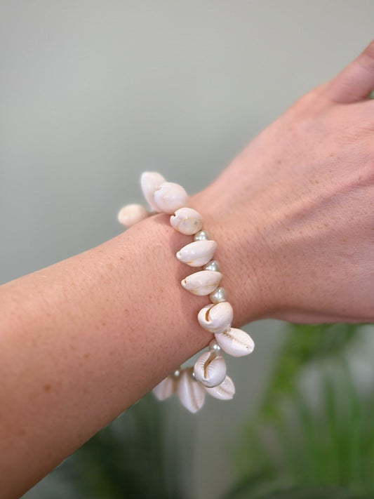 Beachy Handmade Shell & Faux Pearl Stretch Bracelet