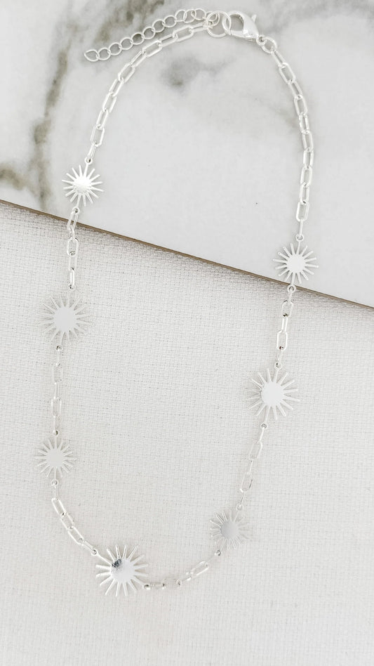 Envy Jewellery Short silver sunburst necklace