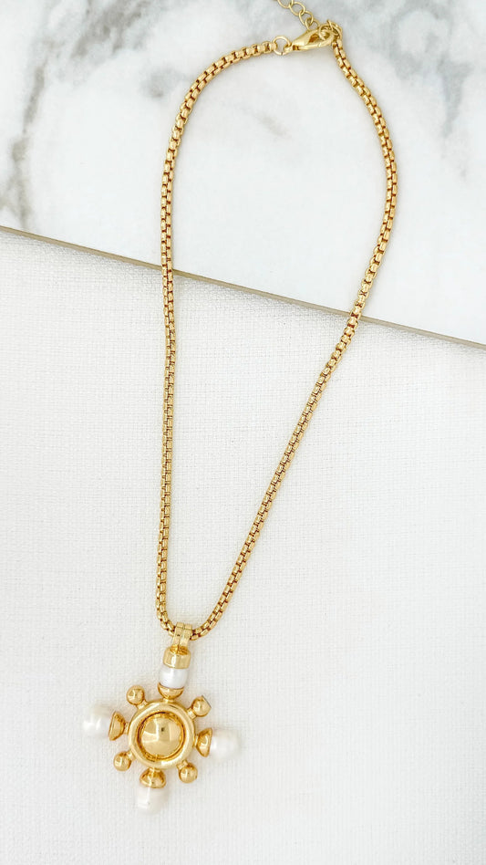 Envy Jewellery Gold Toned Necklace With Gold & Pearl Pendant